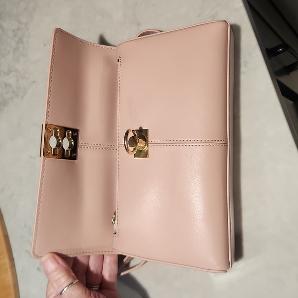 Cafune Stance Wallet Crossbody in Blush Pink - Picture 6 of 12